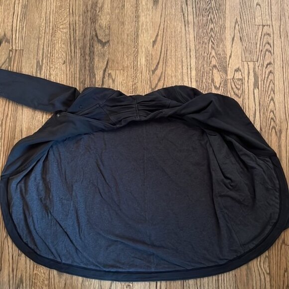 Lululemon Women’s black jacket - size 6 - Picture 5 of 7